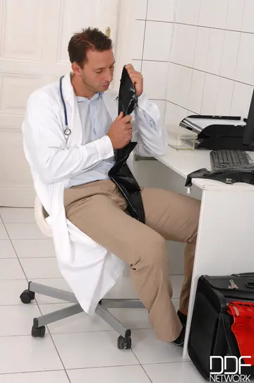 Tall Czech MILF in Bondage Spreads for the Doctor