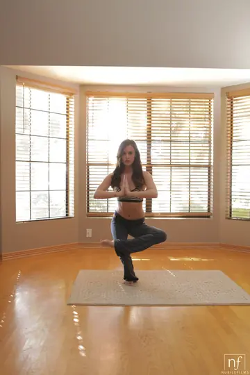 Jayden Taylors – Petite Slim Brunette Strips During Yoga to Finger and Spread Her Pussy