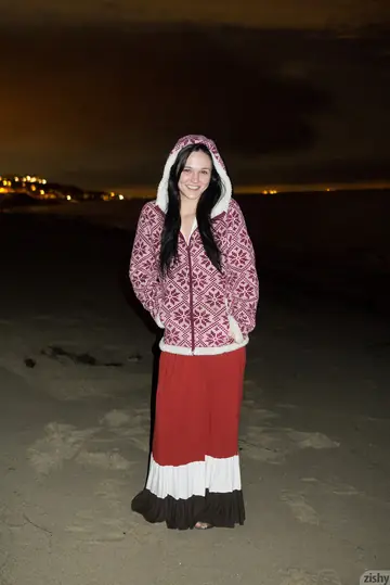 Logan Drae – Petite Brunette PAWG Poses Nude and Stretches on the Beach