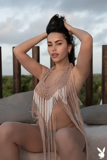 Claudia Tihan – Latina PAWG in Panties Strips Outdoors and Spreads Her Ass