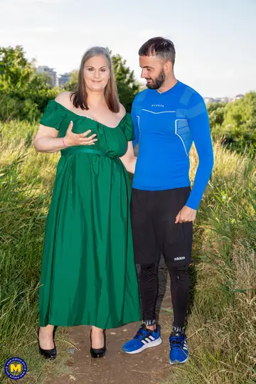 Joy Adams – Curvy Mature European Takes Anal Doggy Style Outdoors