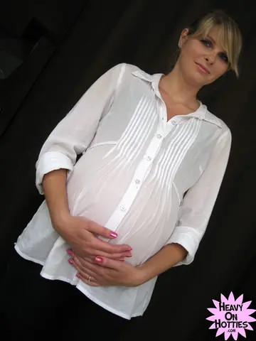 Wiska – Pregnant Ukrainian MILF Gives a Blowjob and Takes a Facial