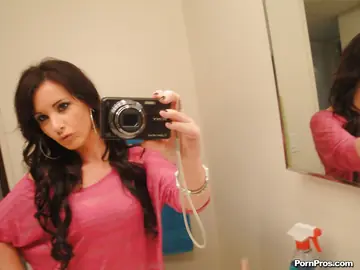 Mia Valentine – Blonde PAWG in Lingerie Takes Mirror Selfies in the Bathroom