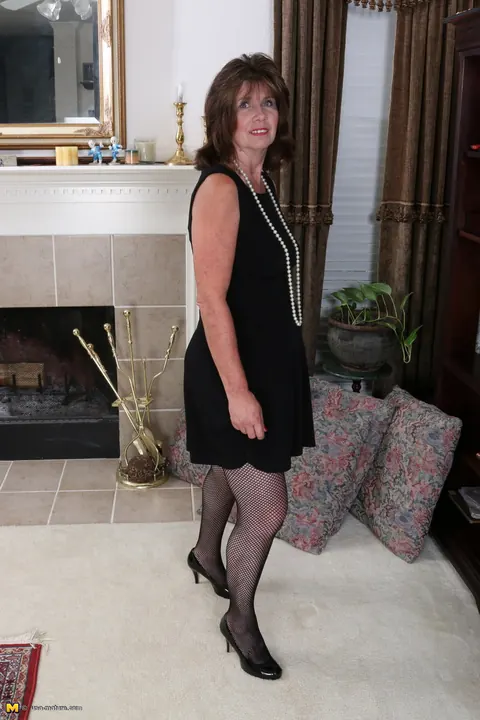 BBW MILF with Big Tits Strips and Plays with a Dildo – photo 10 of 16