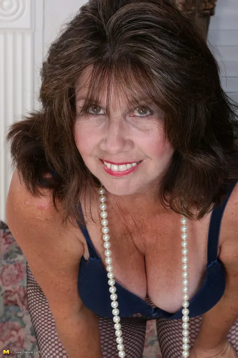 BBW MILF with Big Tits Strips and Plays with a Dildo – photo 11 of 16