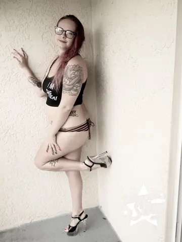 Savanna Star – Busty Redhead MILF in Glasses and Heels Spreads Her Legs