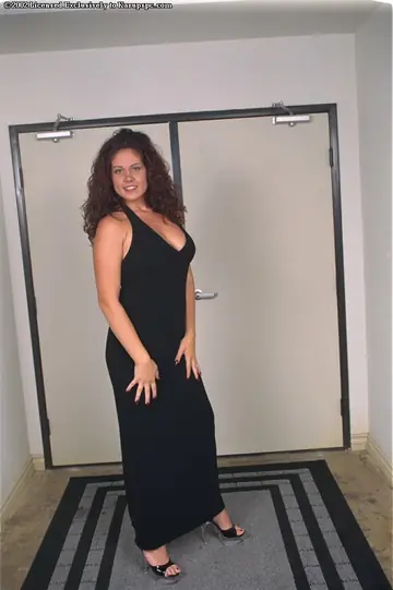 Autumn Austin – Curly Brunette PAWG in High Heels Spreads Her Pussy Wide