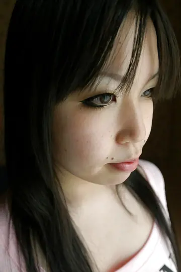 Thick Chinese Babe Undresses and Spreads Her Hairy Pussy