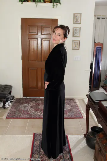 Celeste Carpenter – Thick MILF Strips Out of Her Dress and Spreads Her Legs in Stockings