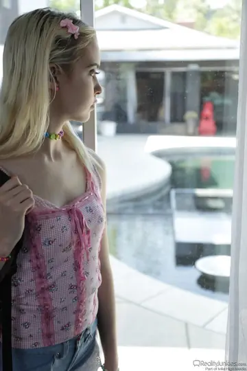 Chloe Couture – Skinny Blonde Sucks Cock and Rides Her Partner Outdoors Until Jizzed On