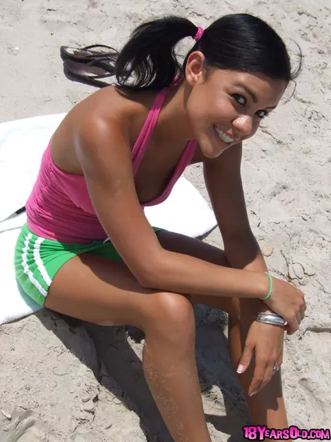 Ruby Knox: Brunette Spreads Her Ass on the Beach – photo 1 of 16