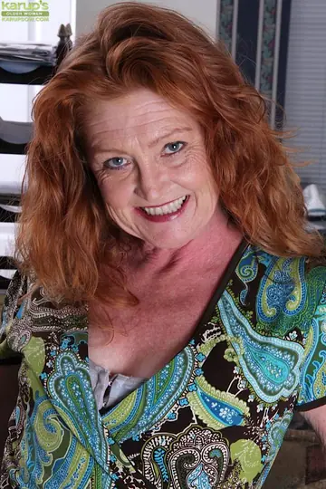 Veronica Smith – Mature Redhead in Lingerie and Stockings Fingers Her Shaved Pussy