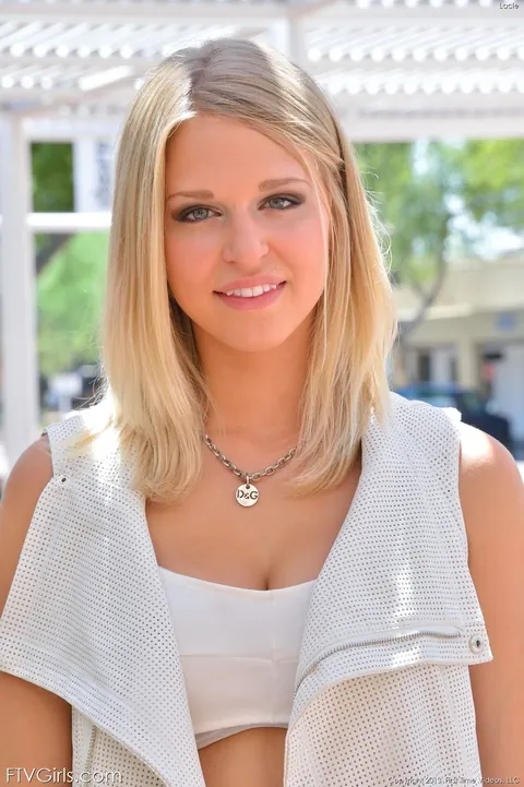Lacy Johnson: Tall Blonde Lifts Her Skirt and Flashes Her Pussy and Ass in Public – photo 7 of 20