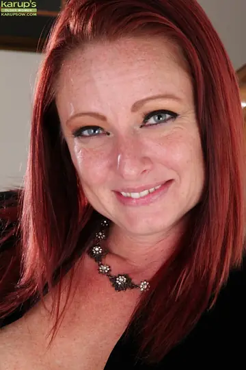 Brandie Jones – Mature Redhead in Stockings and Heels Spreads Her Hairy Pussy