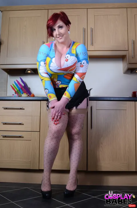 Kitten Canoodle: Thick Redhead Flaunts Her Big Tits in Cosplay – photo 5 of 15