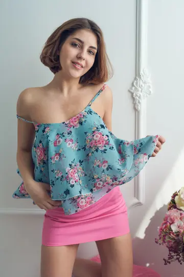 Judy Black – Short-Haired Brunette Strips and Spreads Her Pussy