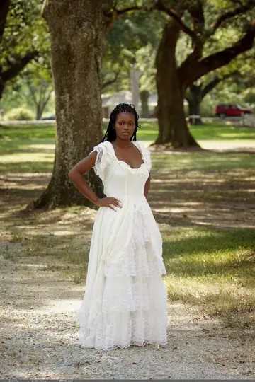 Deserea – Tall Ebony Brunette Strips Out of Her Dress Outdoors
