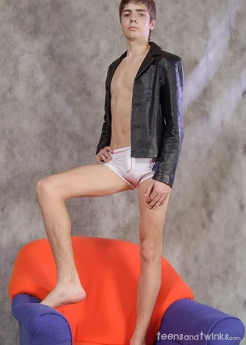 Thick Guy Strips Off His Leather Jacket and Strokes His Cock – photo 8 of 21