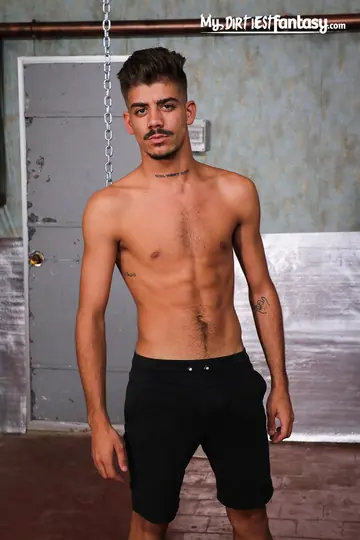 Slim Men Suck, Kiss and Take Facials