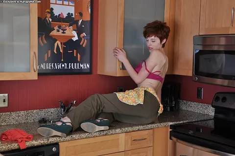Ryanne: Short-Haired Redhead Strips and Spreads Her Hairy Ass – photo 8 of 16