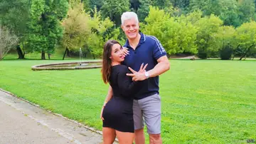 Sara Diamante – Thick Brunette in a Skirt Takes Anal in a Bedroom Threesome