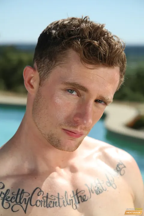 Two Men Kiss and Fuck by the Pool – photo 8 of 21