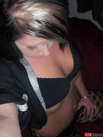 PAWG Spreads in Pantyhose for a Selfie