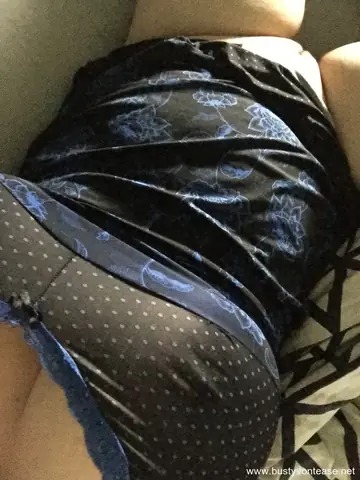 Busty Von Tease – BBW Brunette Shows Her Big Natural Tits in a Selfie