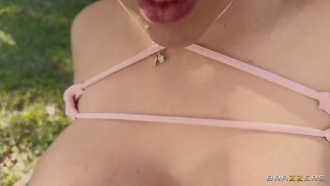 YinyLeon: Latina in Glasses Spreads Her Pussy Outdoors – photo 3 of 20