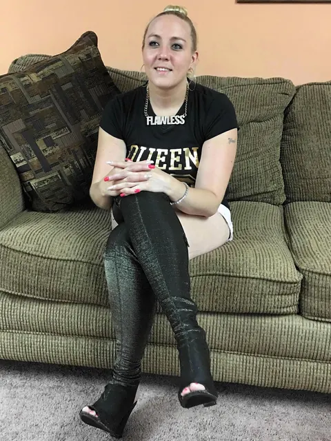 Selena Sky: Tattooed Latina MILF Deepthroats and Swallows His Load – photo 1 of 21