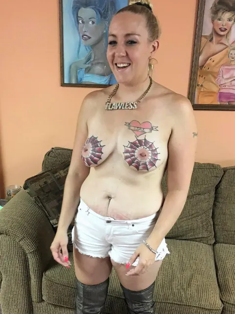 Selena Sky: Tattooed Latina MILF Deepthroats and Swallows His Load – photo 4 of 21