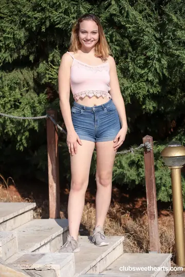 Lina Lee – Blonde European PAWG Fingers Her Pussy Outdoors