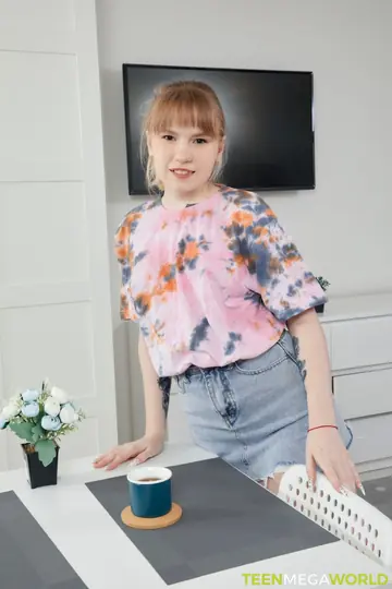 Lolly Bomb – European Redhead and Her Partner Lick and Fuck Each Other with a Dildo