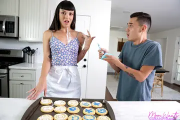 Tall MILF Takes Anal and Pussy Creampie in the Kitchen