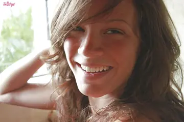 Noma Hill – Curly-Haired Woman Spreads Her Pussy and Shows Her Feet in the Bathroom