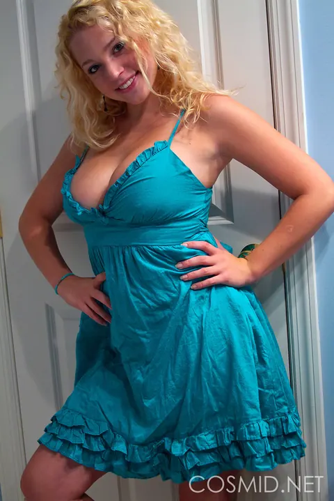 Jeannine Hansen: Thick Blonde with Big Tits Undresses in the Bathroom – photo 2 of 16
