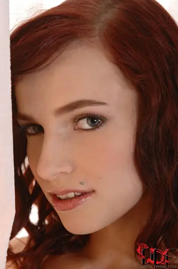 Leila Smith – Czech PAWG Redhead Spreads Her Shaved Pussy on the Bed