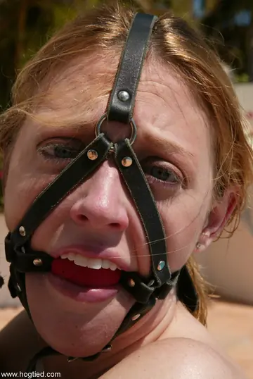 Dee Williams – Busty Blonde MILF with Tattoos Bound and Fingered by the Pool