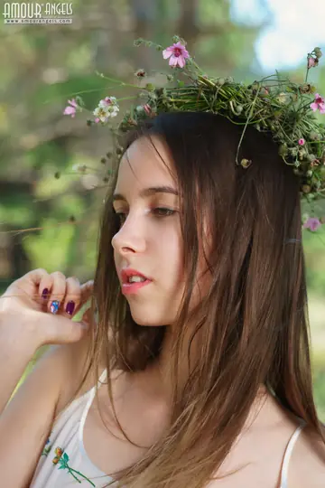 Skinny Amateur Sheds Her Dress and Spreads in the Woods