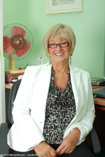 Mature Secretary Spreads Her Legs in Stockings at Her Desk