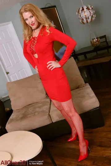 Lacy F – Tall Blonde MILF Strips Off Her Dress and Spreads Her Pussy Wide