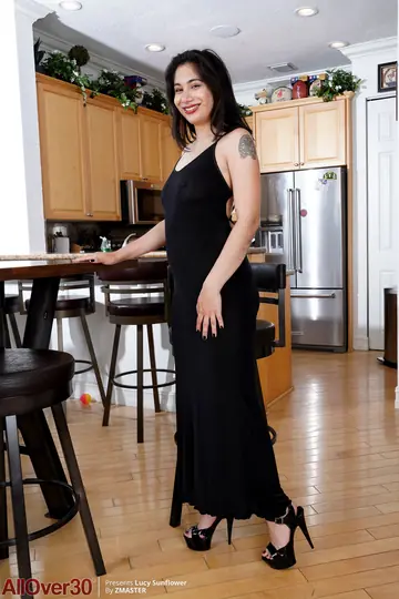 Thick Latina MILF in a Dress Spreads Her Big Ass Wide