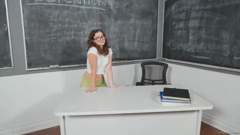 Leana Lovings: Petite MILF in Glasses Strips and Gives a Blowjob – photo 14 of 20