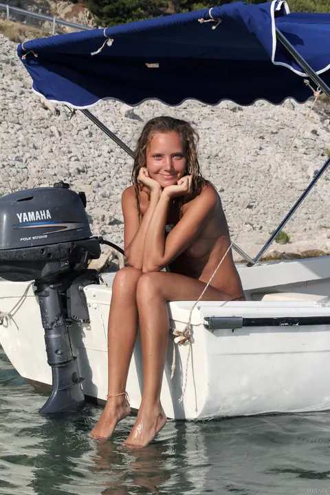 Mango A: Tanned Brunette with Natural Tits Spreads on a Boat in the Sun – photo 7 of 20