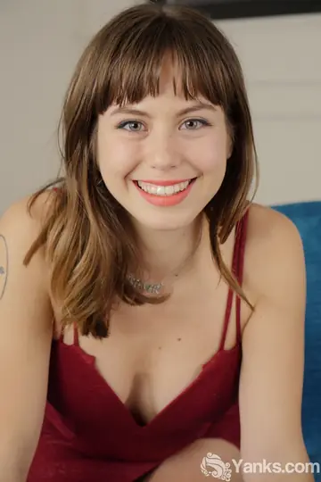 Hedera Helix – Hairy Brunette Uses a Dildo on the Sofa