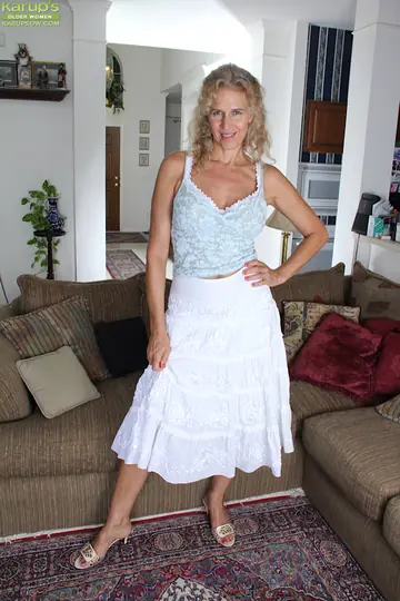 Cally Jo – Thick Blonde MILF with Big Tits Fingers Her Hairy Pussy in a Skirt