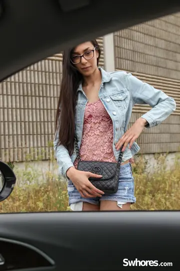 Ashely Ocean – Petite European Brunette in Glasses Blows and Gets Fucked in the Car