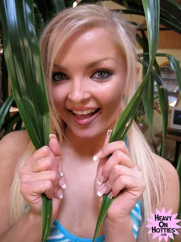 Jenna Lovely – Blonde European Sucks POV and Takes a Facial in Missionary
