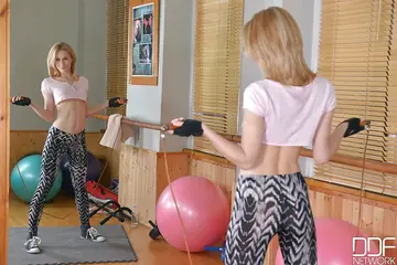Alice Marshall – European PAWG Strips Out of Her Yoga Pants for Dildo Play