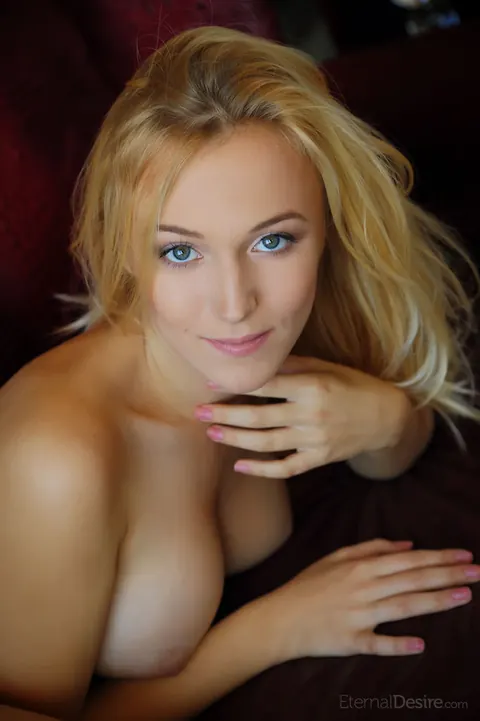 Busty Blonde Spreads Her Shaved Pussy – photo 16 of 16